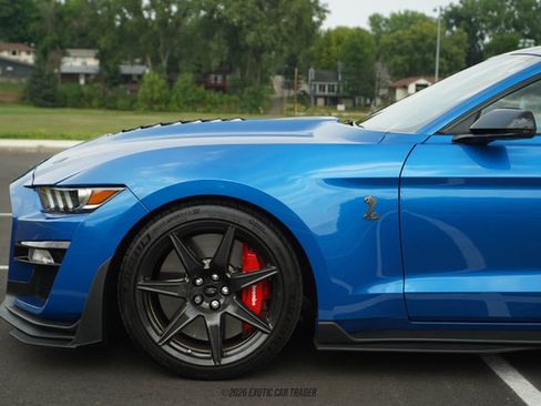 Used 2021 Ford Mustang Shelby GT500 w/ Carbon Fiber Track Pack RWD image 4