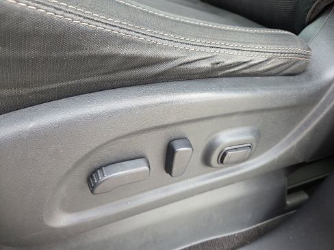 Used 2017 Nissan Titan SV image 14