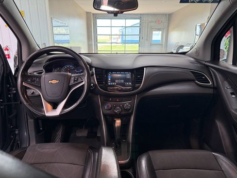 Used 2018 Chevrolet Trax LT w/ LT Convenience Package AWD/4WD image 13