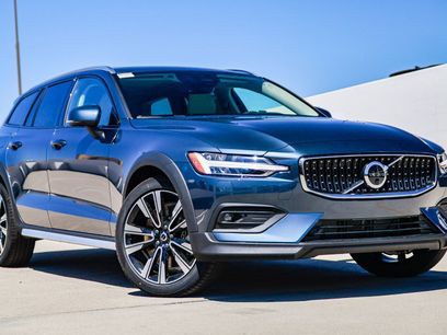 New 2026 Volvo V60 B5 Cross Country Ultra w/ Climate Package
