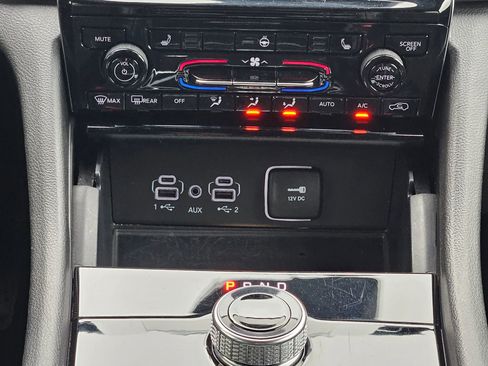 Used 2024 Jeep Grand Cherokee L Laredo image 14