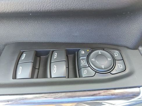 Used 2022 Chevrolet Silverado 3500 LTZ w/ LTZ Convenience Package image 18