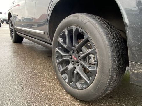Used 2024 GMC Yukon Denali image 12