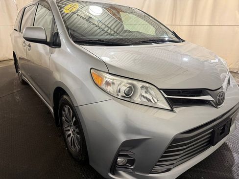 Used 2019 Toyota Sienna XLE w/ XLE Navigation Package image 14