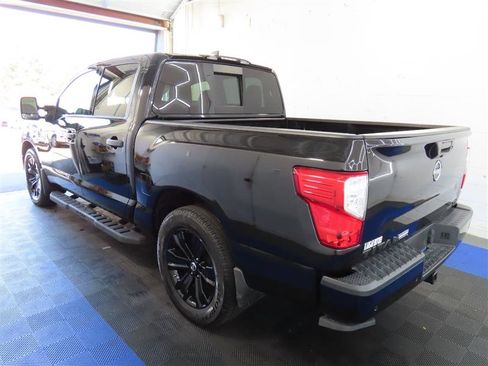Used 2023 Nissan Titan SV w/ SV Convenience Package image 10