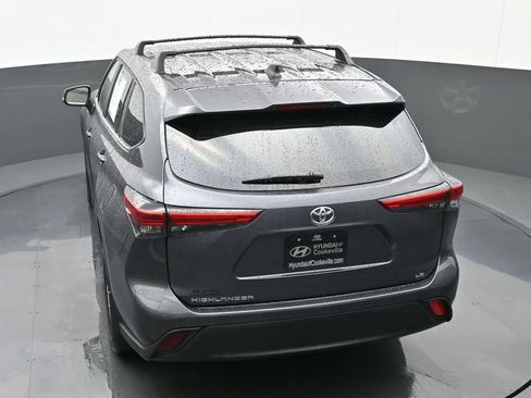 Used 2023 Toyota Highlander LE FWD image 33