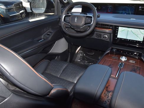 New 2025 Lincoln Navigator L Black Label image 16