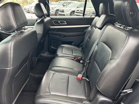 Used 2017 Ford Explorer XLT w/ Equipment Group 202A image 15