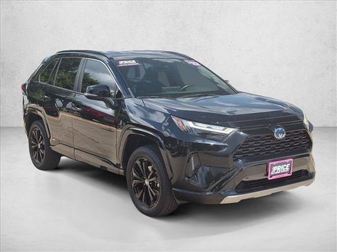 Used 2022 Toyota RAV4 SE AWD/4WD image 3