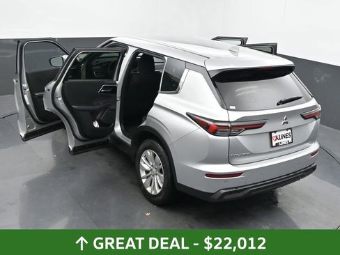 Used 2025 Mitsubishi Outlander ES image 66