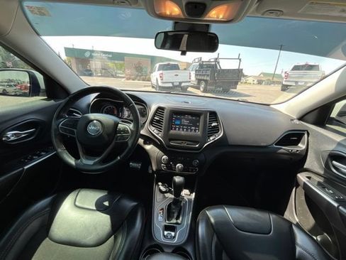 Used 2019 Jeep Cherokee Latitude Plus AWD/4WD image 32