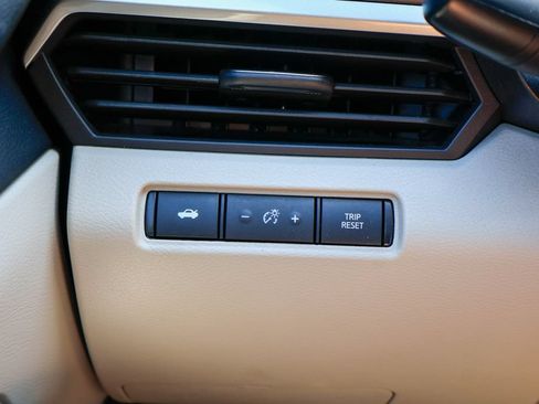 Used 2025 Nissan Altima 2.5 SV FWD image 17