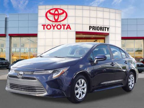 Certified 2025 Toyota Corolla LE FWD image 1