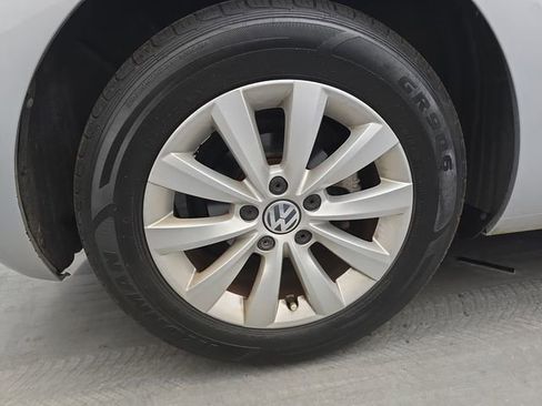 Used 2016 Volkswagen Beetle 1.8T Classic FWD image 19