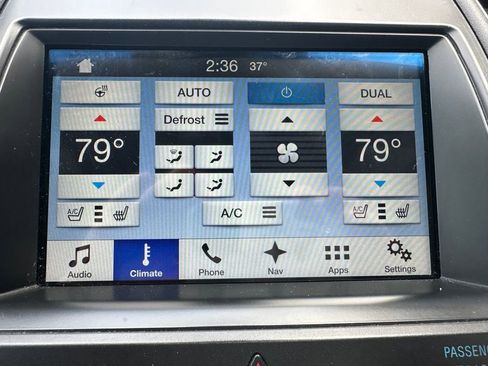 Used 2016 Ford Taurus Limited w/ Equipment Group 301A image 7