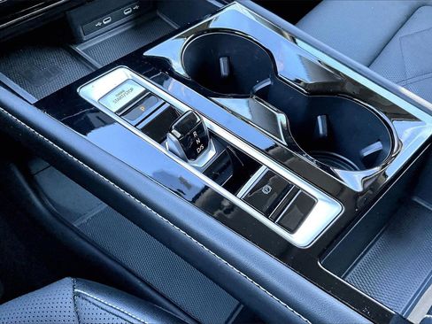 Used 2024 Volkswagen Atlas SE image 30