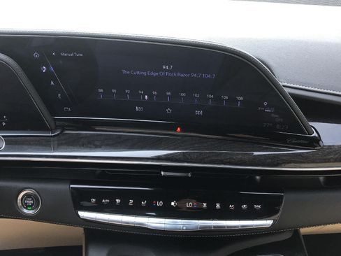 Used 2023 Cadillac Escalade ESV Premium Luxury AWD/4WD image 8