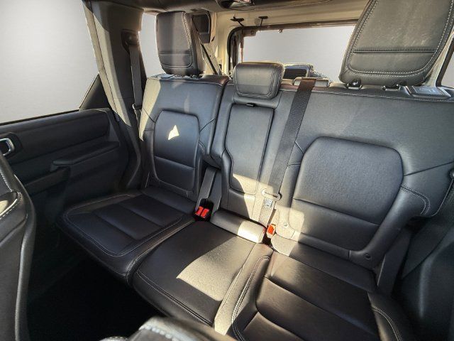 Used 2025 Ford Bronco Badlands AWD/4WD image 14