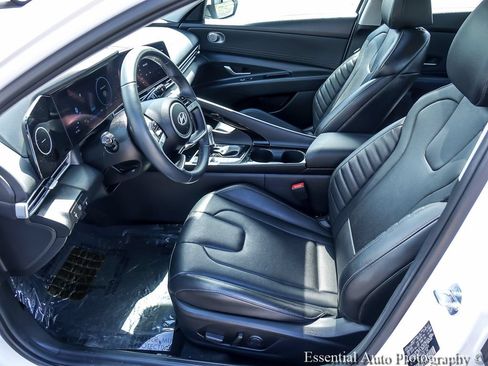 Used 2025 Hyundai Elantra Limited FWD image 10