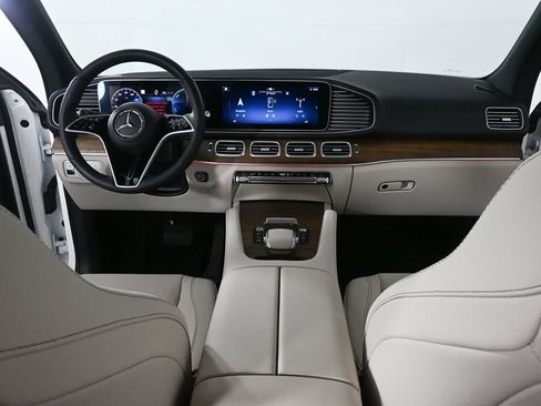 Certified 2025 Mercedes-Benz GLE 450e 4MATIC image 17