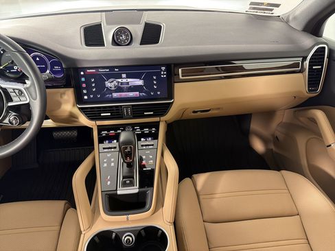 Certified 2023 Porsche Cayenne Platinum Edition AWD/4WD image 28