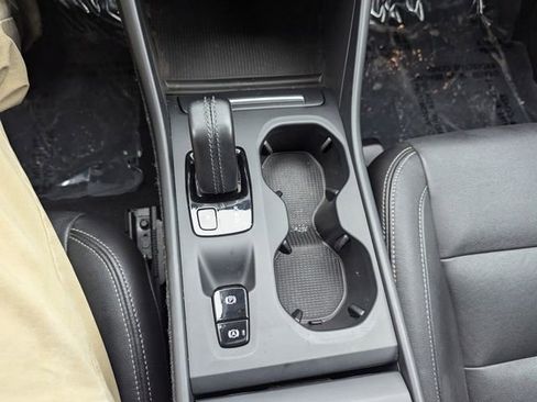 Used 2021 Volvo XC40 T4 Momentum image 15