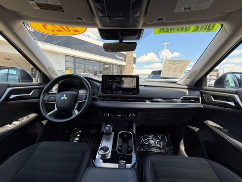 Used 2025 Mitsubishi Outlander SE AWD/4WD image 17