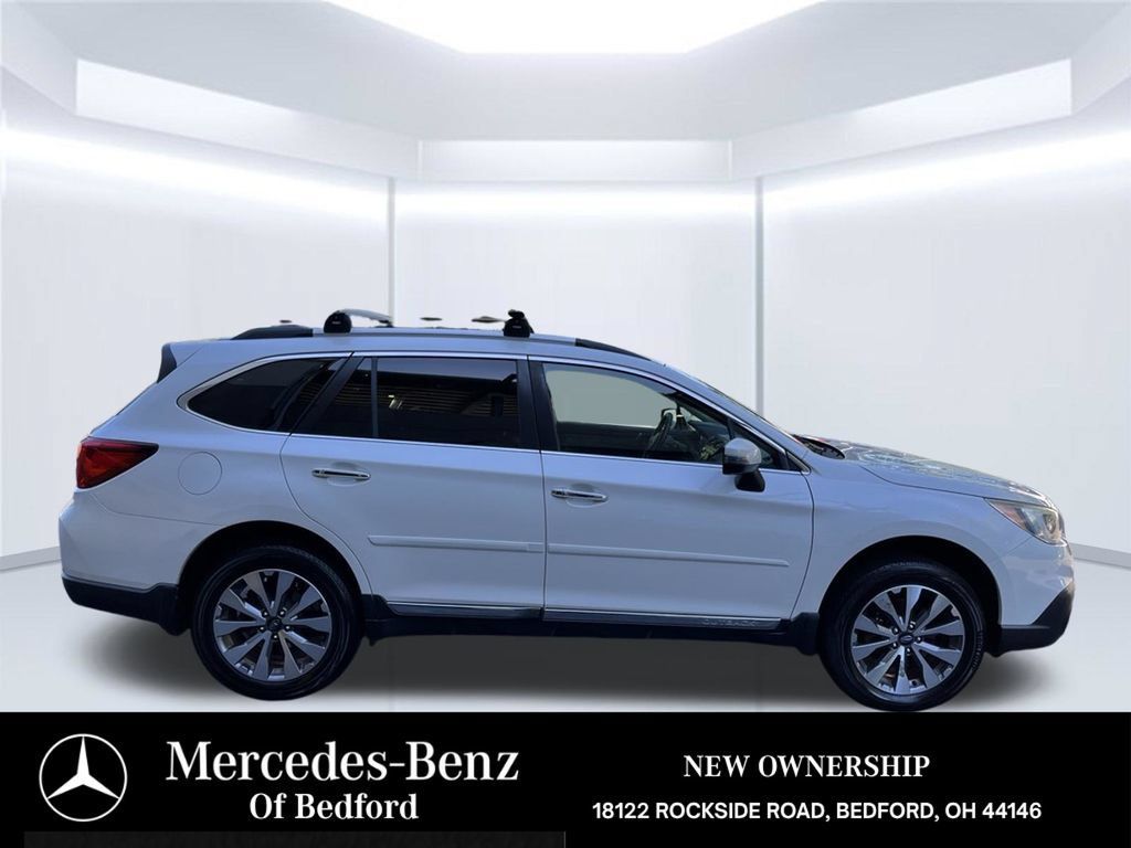 Used 2017 Subaru Outback 2.5i Touring AWD/4WD image 8