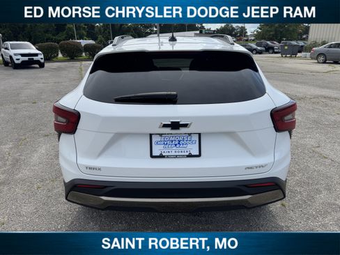 Used 2025 Chevrolet Trax ACTIV w/ Driver Confidence Package FWD image 3