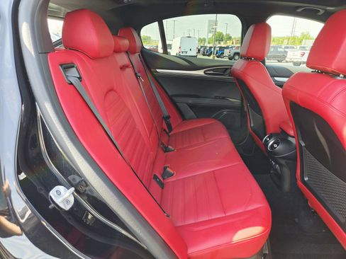 Used 2024 Alfa Romeo Stelvio Veloce image 16