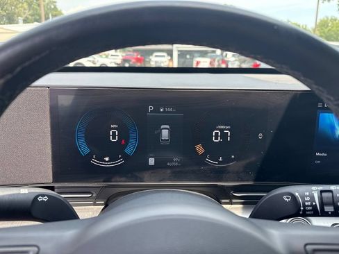Used 2025 Hyundai Kona SEL AWD/4WD image 25