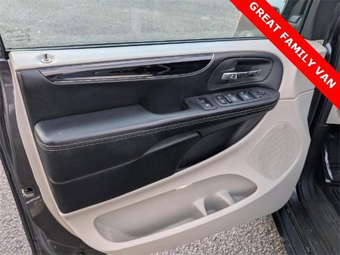 Used 2019 Dodge Grand Caravan SXT image 15