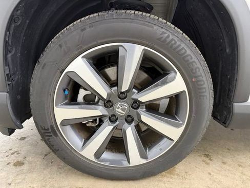 Used 2025 Honda Pilot Touring image 14