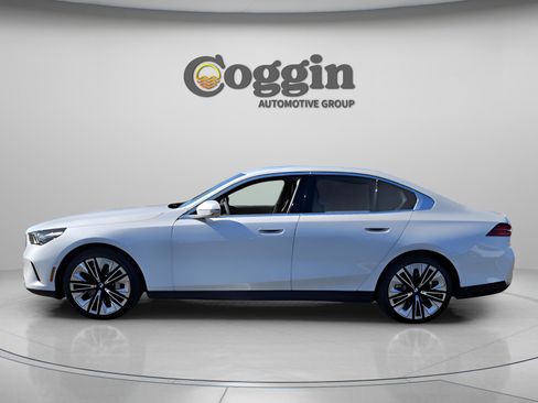 New 2026 BMW 530i w/ Convenience Package RWD image 3