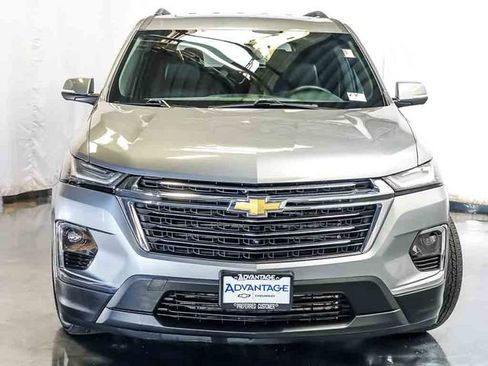Used 2023 Chevrolet Traverse LT w/ LT Premium Package AWD/4WD image 7
