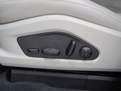 Used 2025 Porsche Macan 4 Electric image 24