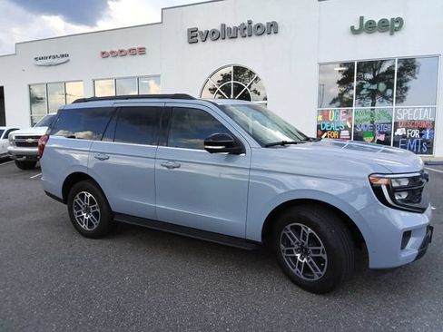 Used 2025 Ford Expedition Active RWD image 1