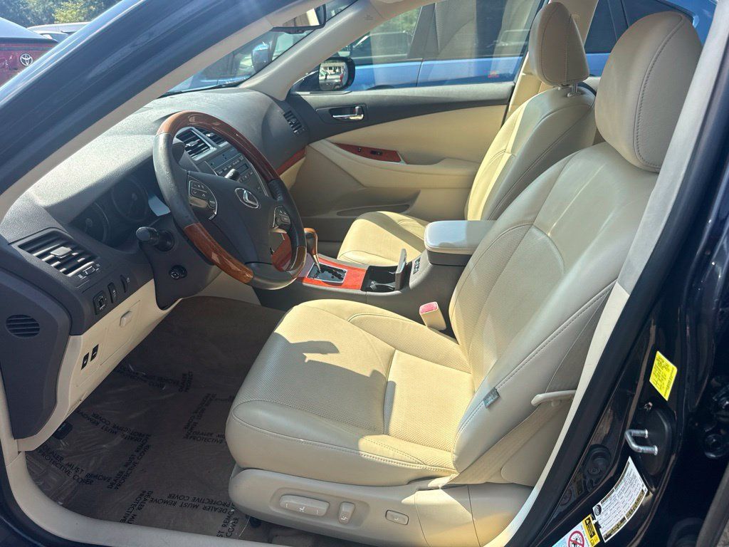 Used 2010 Lexus ES 350 w/ Preferred Accessory Package FWD image 3