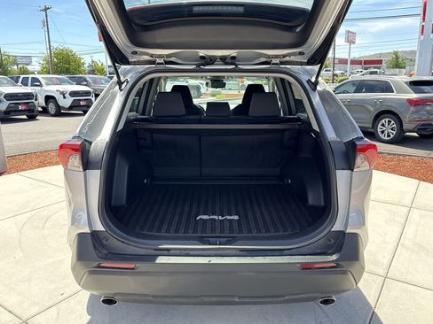 Used 2022 Toyota RAV4 XLE AWD/4WD image 6