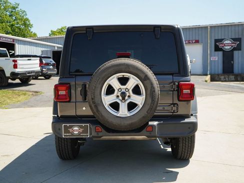 Used 2018 Jeep Wrangler Unlimited Sport S AWD/4WD image 19