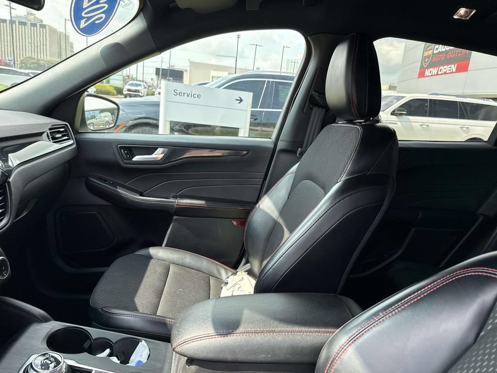 Used 2025 Ford Escape ST-Line FWD image 12