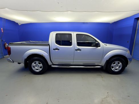 Used 2008 Nissan Frontier SE w/ SE Value Truck Pkg AWD/4WD image 8