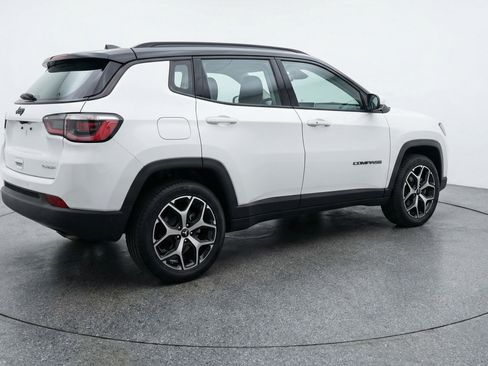 Used 2025 Jeep Compass Limited image 9