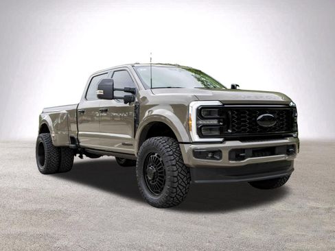 Used 2026 Ford F450 Platinum w/ Platinum Plus Package image 2