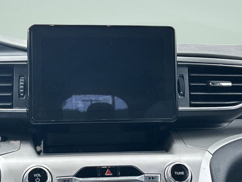 Used 2021 Ford Explorer XLT w/ Equipment Group 202A image 18