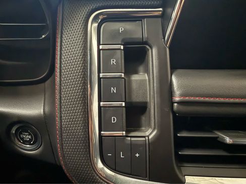 Used 2022 Chevrolet Tahoe RST w/ Luxury Package AWD/4WD image 24
