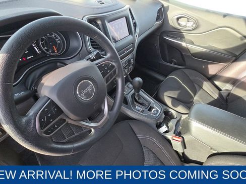 Used 2019 Jeep Cherokee Latitude w/ Popular Appearance Group image 12