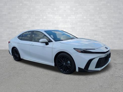 Used 2025 Toyota Camry SE FWD image 2