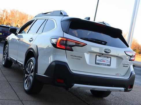 Used 2023 Subaru Outback Touring image 4
