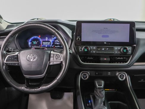 Used 2024 Toyota Grand Highlander AWD image 18